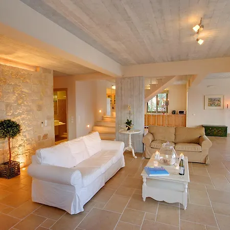 Nautilos Ideales Mousata